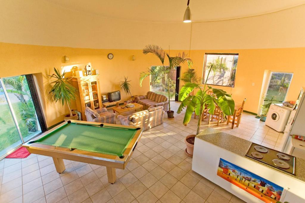 Cape Oasis Guesthouse Bloubergstrand Exterior photo
